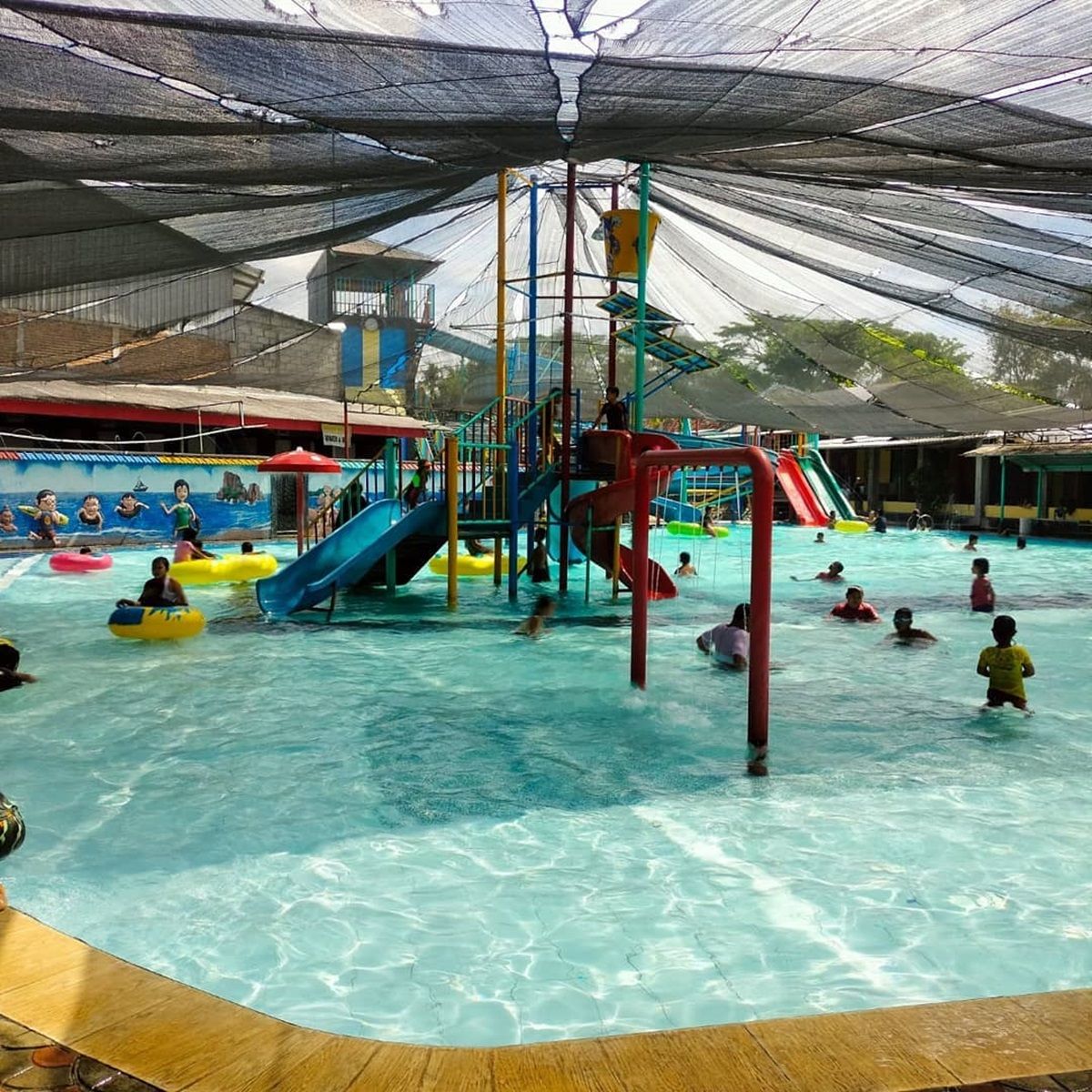 Seluncuran raksasa King Kong Splash